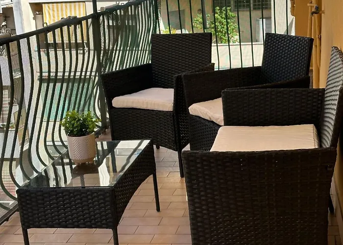 Ideal For Travelers, Local Vibes, Ensuite Bathroom Guest house